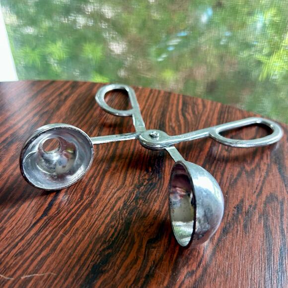Vintage Metal Meatball Tongs – Mid Century Food Scoop Tool Taiwan Kitchen Gadget - Picture 6 of 9